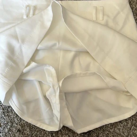 DISSH White Skort (EUC) US12